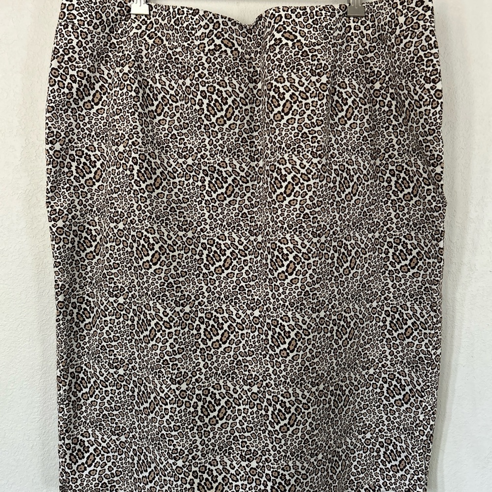 Liz Claiborne Leopard Print Pencil Skirt